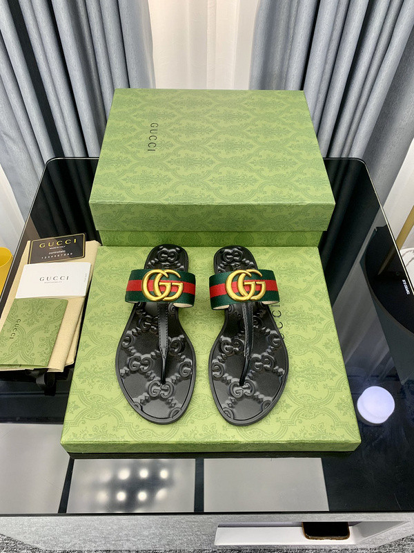 G*u*i sandals