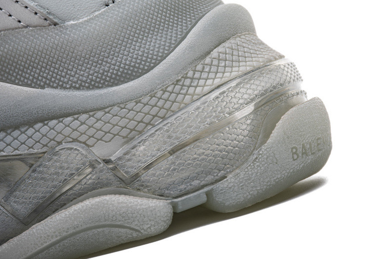 BC TRIPLE S TRAINER  541624 W09O1 1705