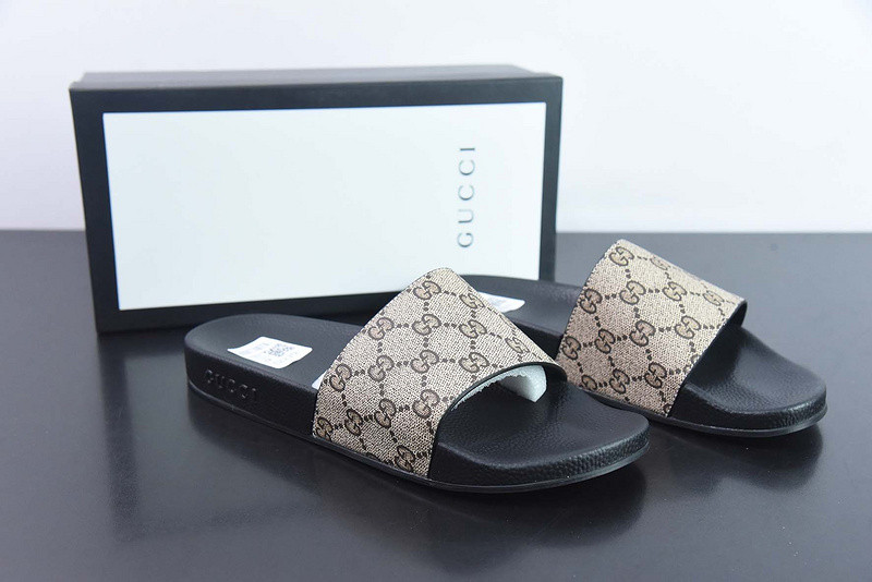 G*u*i sandals