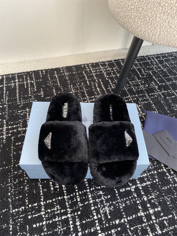 Pra*a sandals