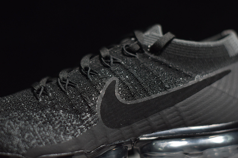 NIKE AIR VAPORMAX 