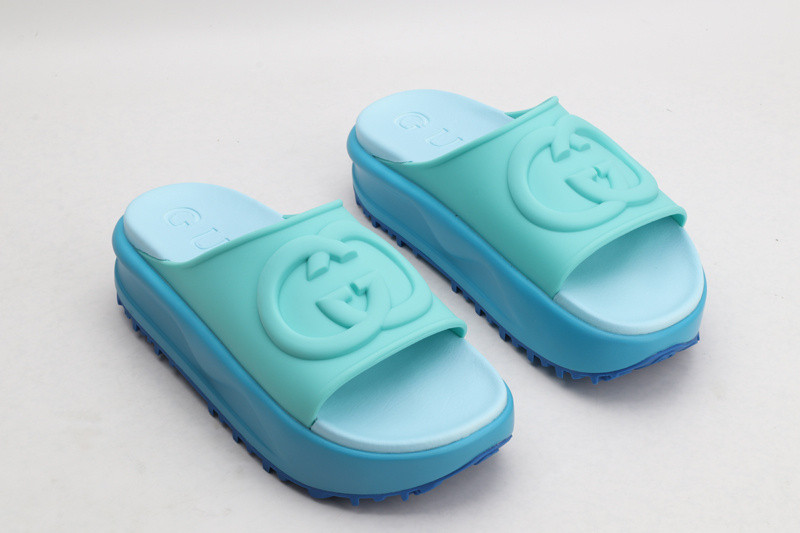 G*u*i sandals