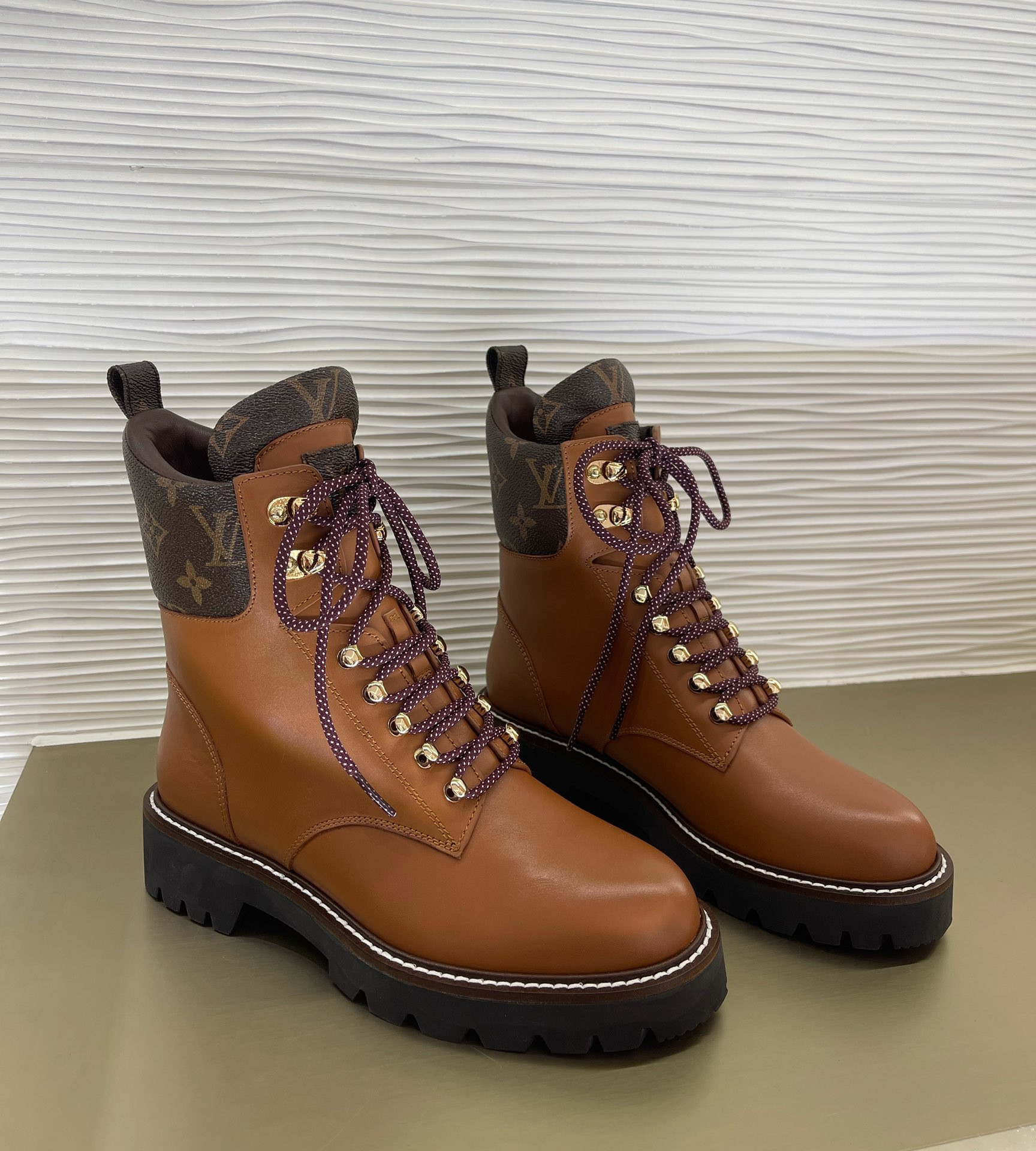 LVT BOOTS