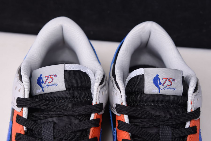 NIKE DUNK LOW EMB NBA 75TH ANNIVERSARY KNICKS DD3363-002
