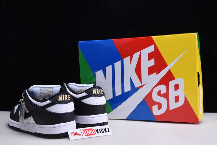 Supreme X NIKE SB DUNK LOW WHITE/METALLIC GOLD-BLACK DH3228-102