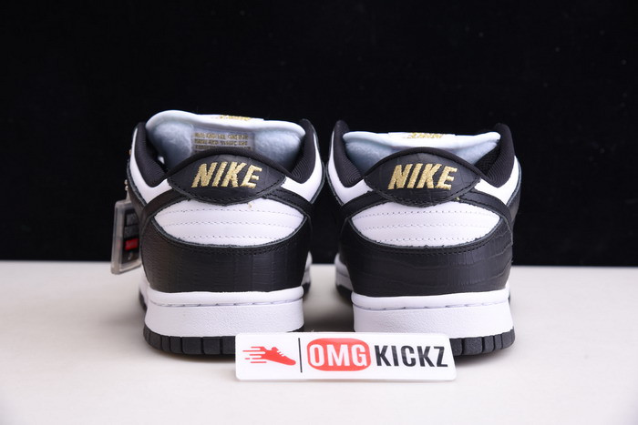Supreme X NIKE SB DUNK LOW WHITE/METALLIC GOLD-BLACK DH3228-102