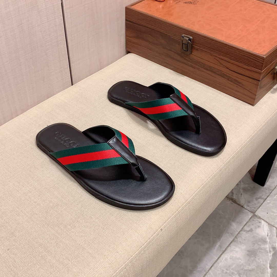 G*u*i sandals