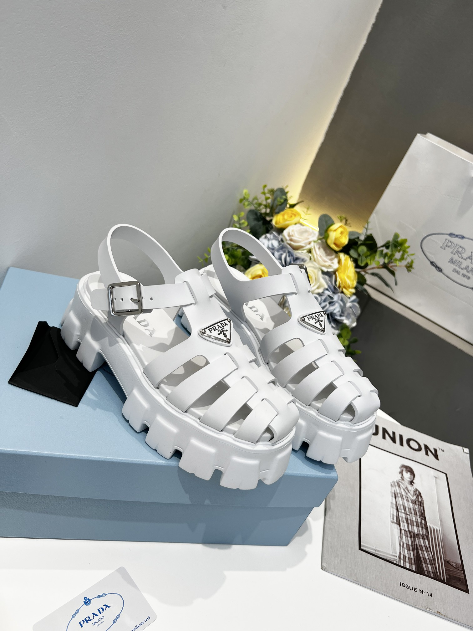Pra*a sandals