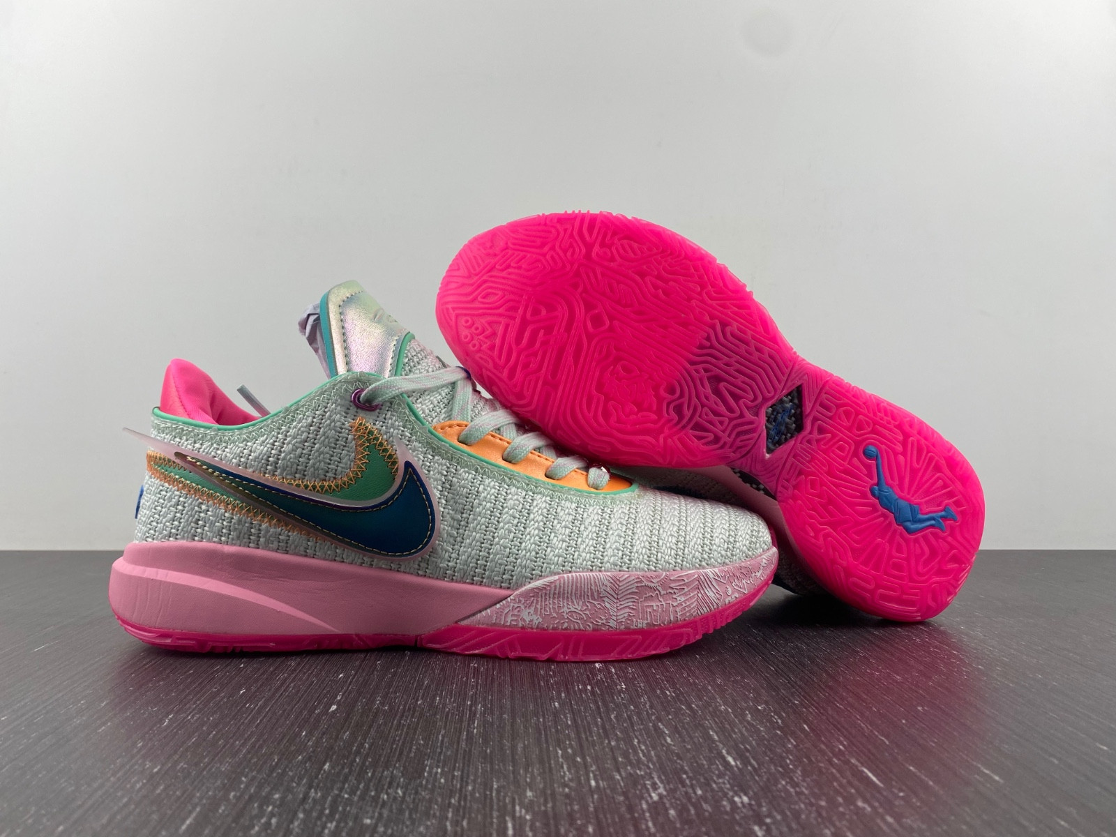 Nike LEBRON 20 EP ''TIME MACHINE'' DJ5422-300