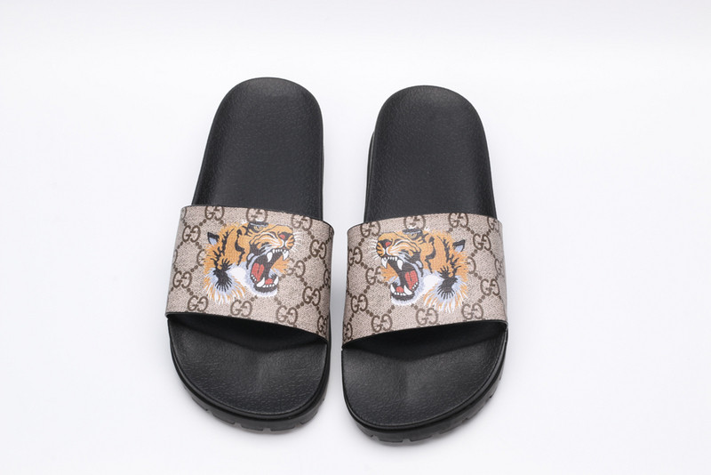G*u*i sandals