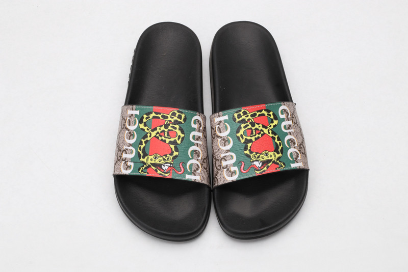 G*u*i sandals