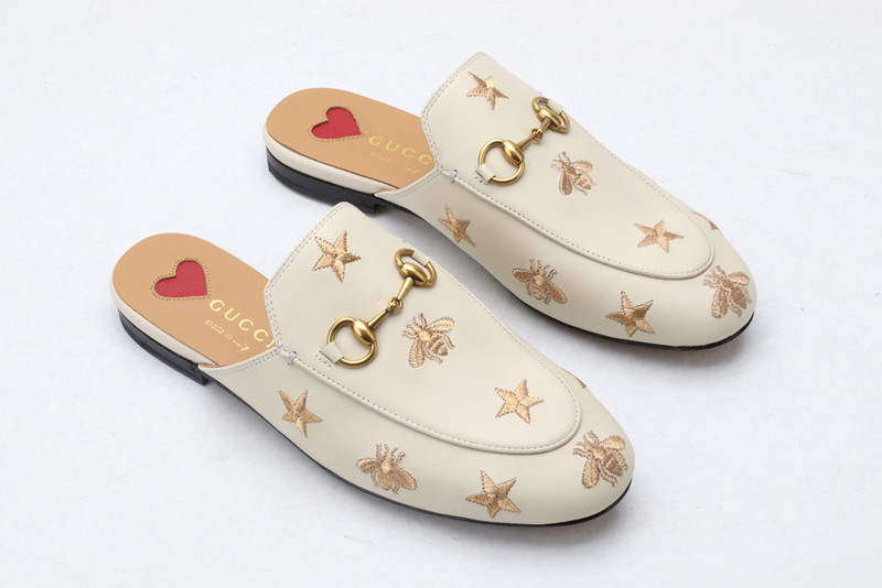 G*u*i sandals