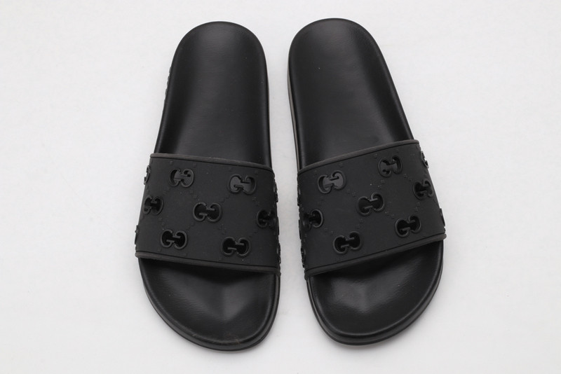 G*u*i sandals