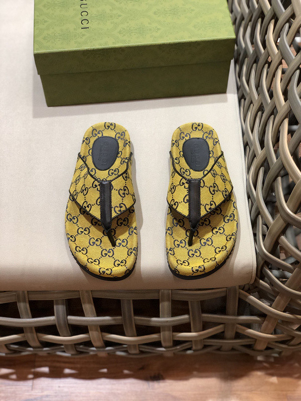 G*u*i sandals