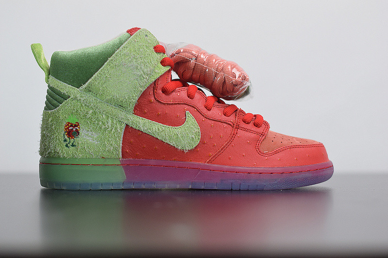 NIKE SB DUNK HIGH "STRAWBERRY COUGH" CW7093-600