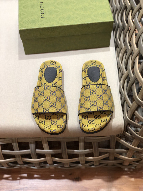 G*u*i sandals