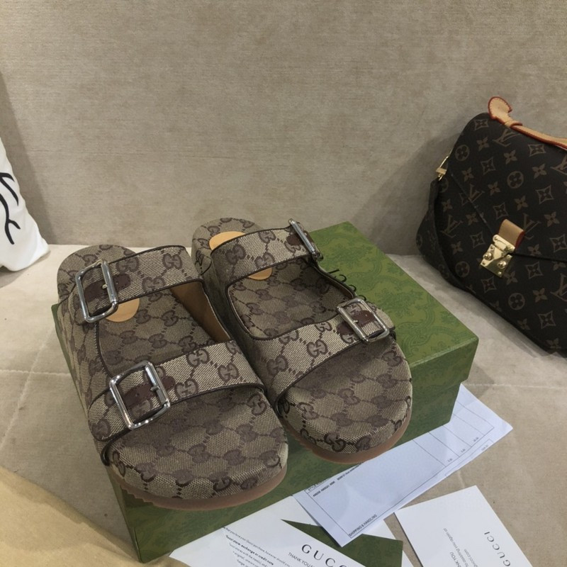 G*u*i sandals