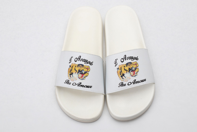 G*u*i sandals