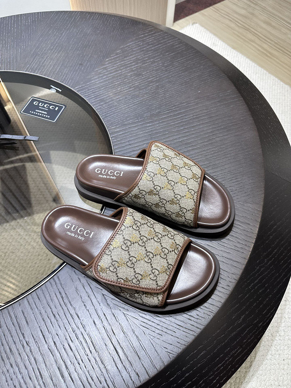 G*u*i sandals