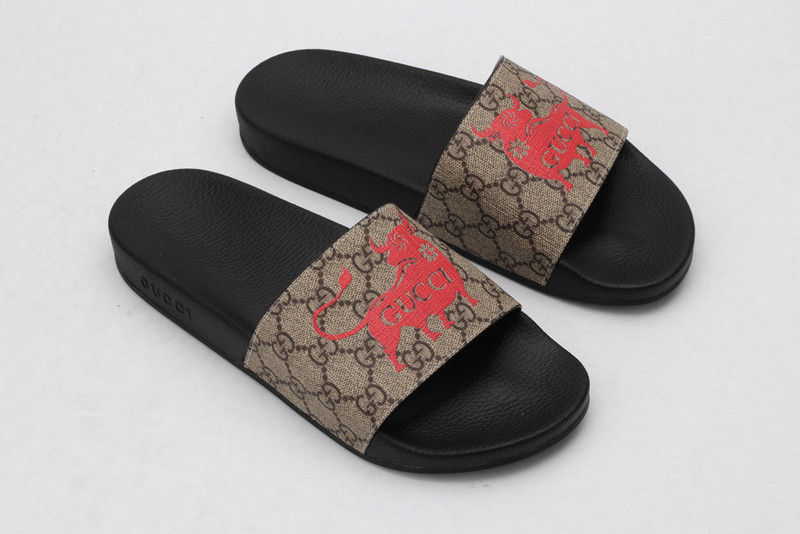 G*u*i sandals
