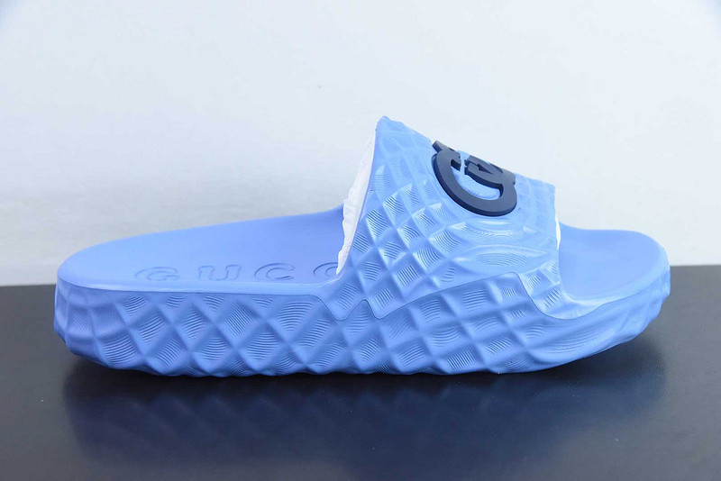 G*u*i sandals