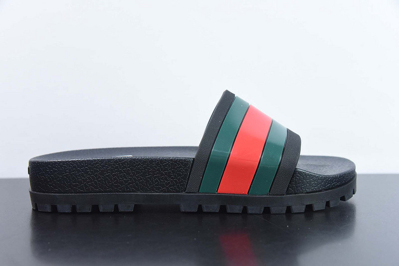 G*u*i sandals