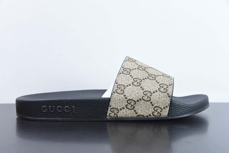 G*u*i sandals
