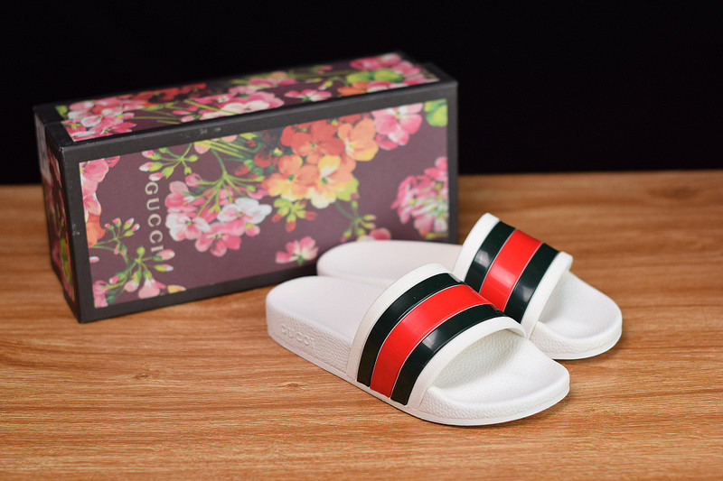 G*u*i sandals