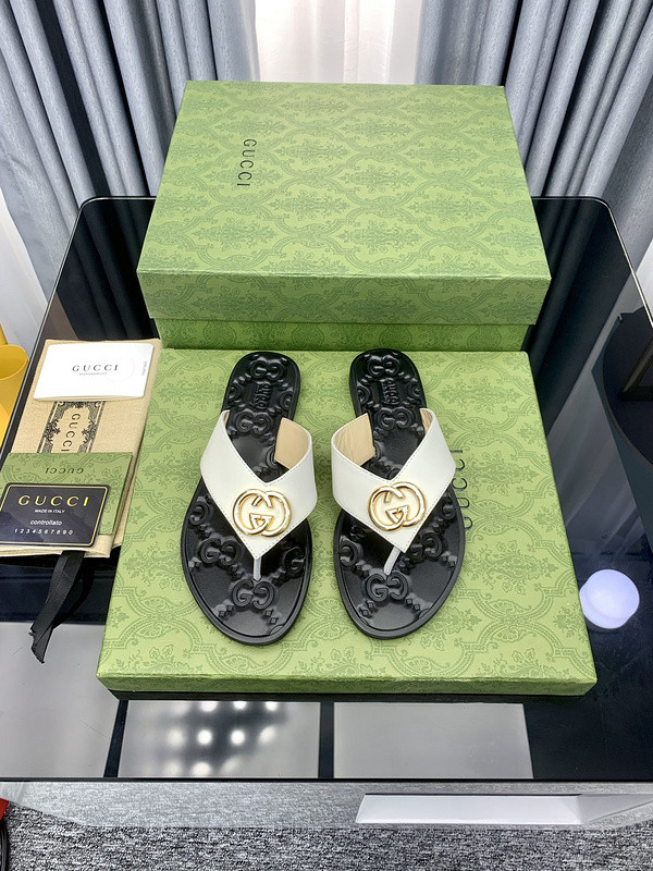 G*u*i sandals