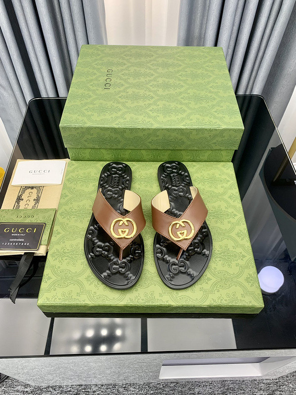 G*u*i sandals